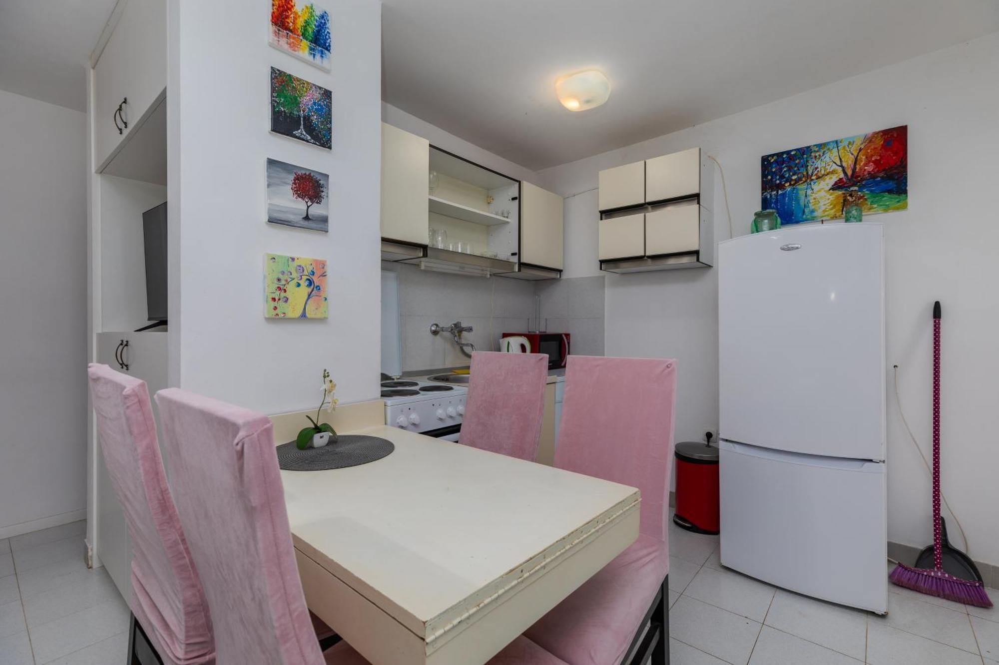 Apartments By The Sea Balica Rat, Omis - 1065 Bilik gambar