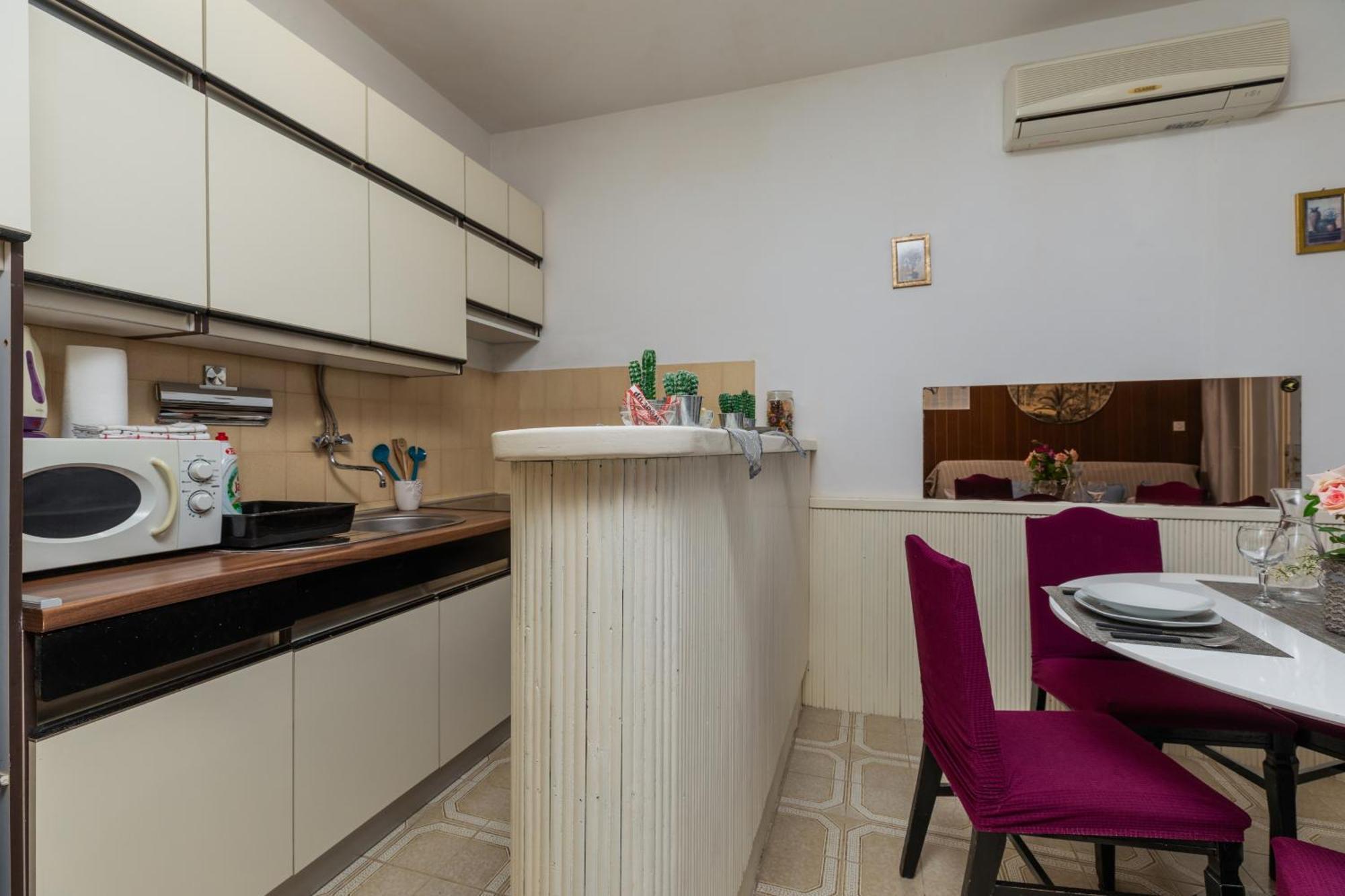 Apartments By The Sea Balica Rat, Omis - 1065 Bilik gambar